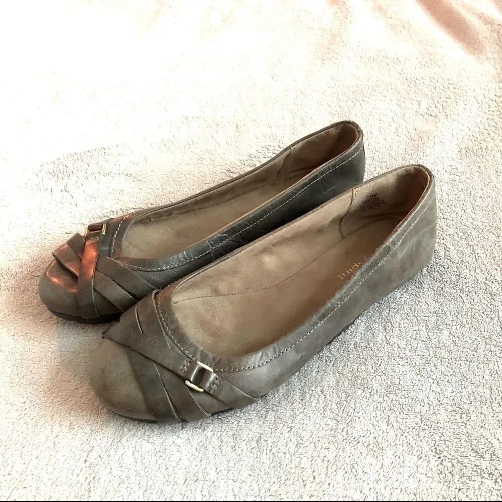 NWOB Easy Spirit Espenina Leather Flats
